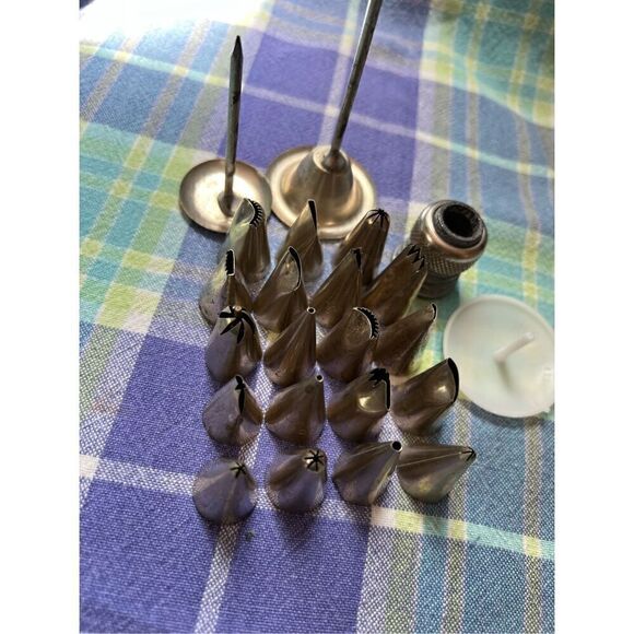 Vintage Cake Piping Tips - Picture 3 of 6